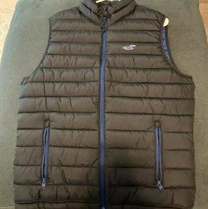 Men’s hollister vest. Size large.